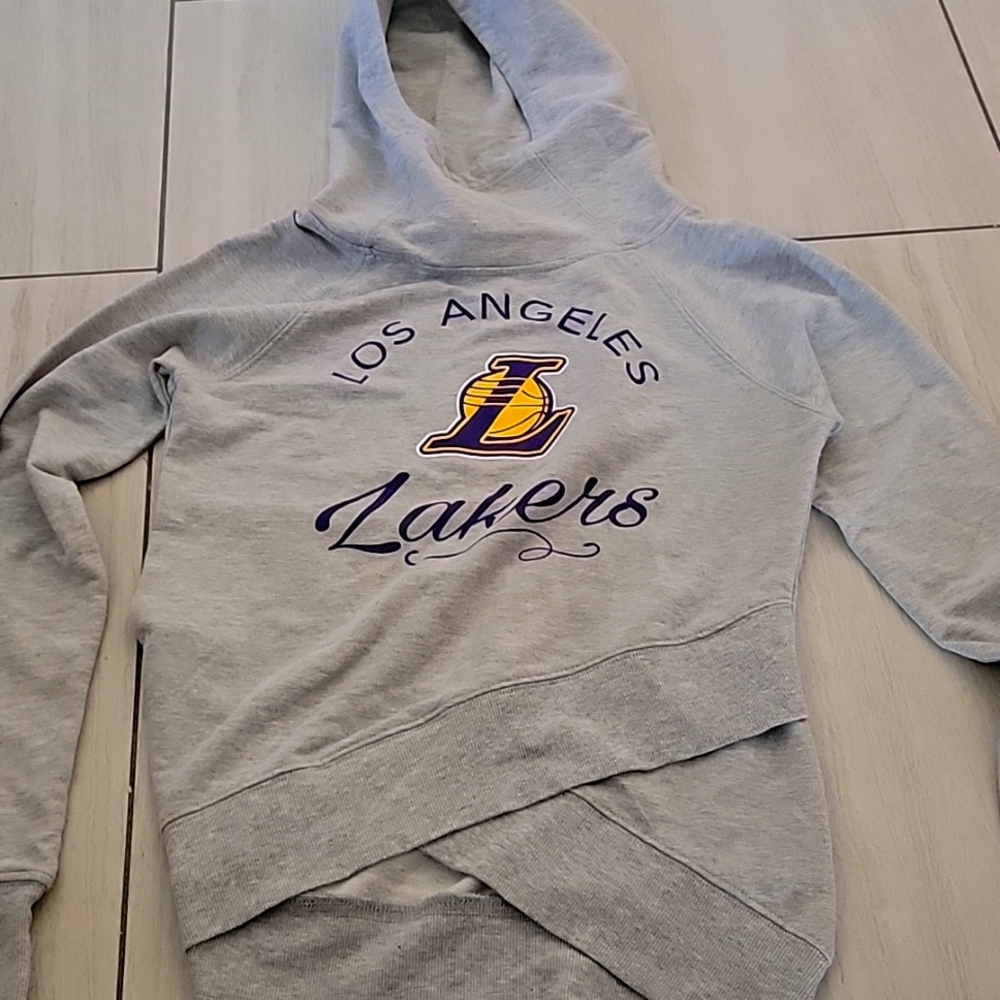 Women's Lakers sweater very nice and light fits snug